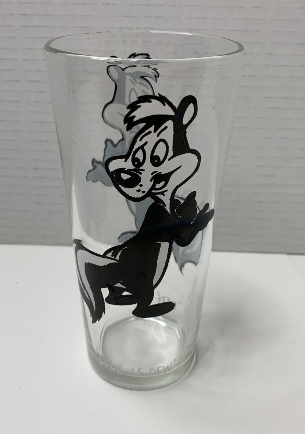 Vintage 1973 PEPE LE PEW Pepsi Glass Collector Series Warner Bros Looney Tunes