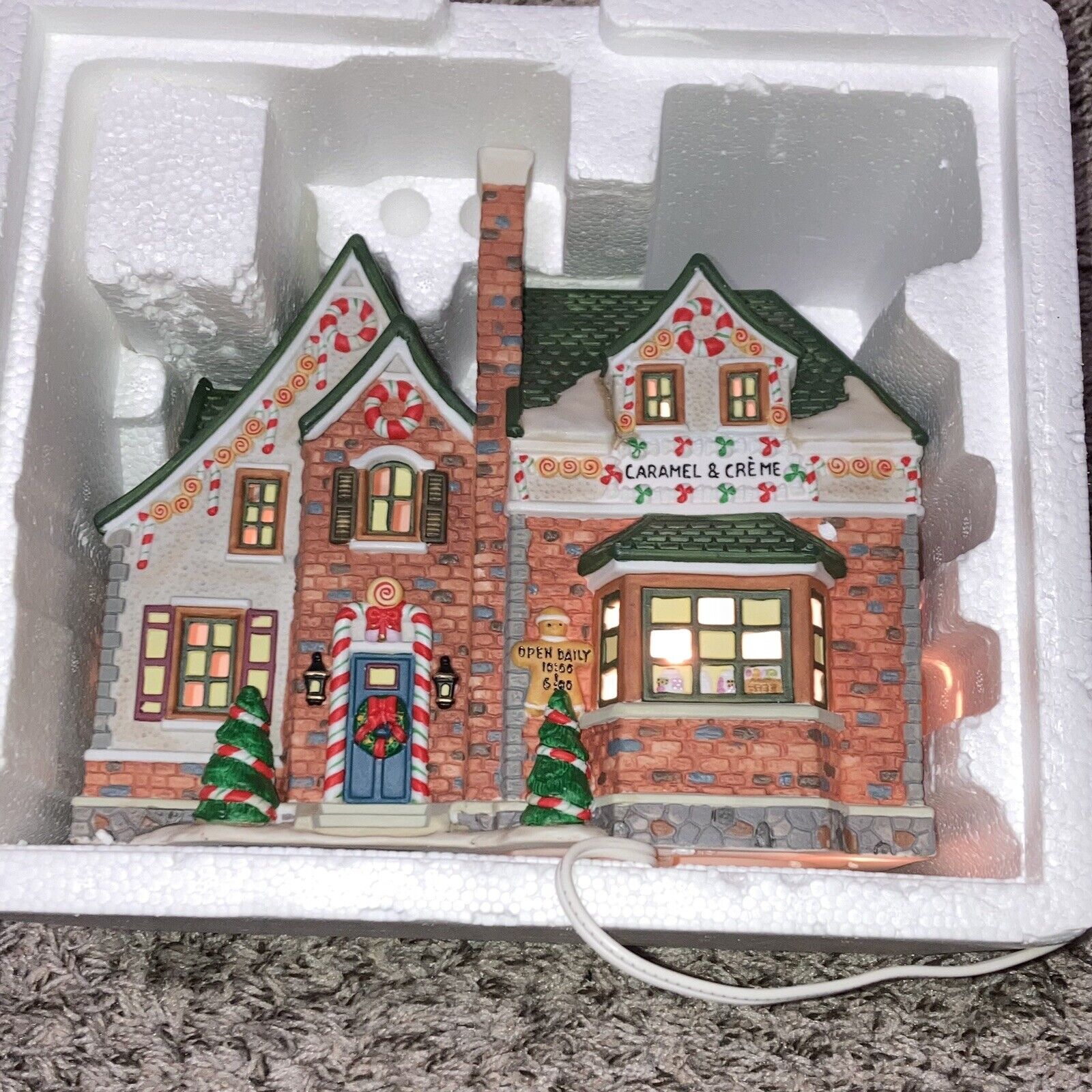 Santa's Workbench Christmas Village Caramel And Creme Candy Shop Lighted House
