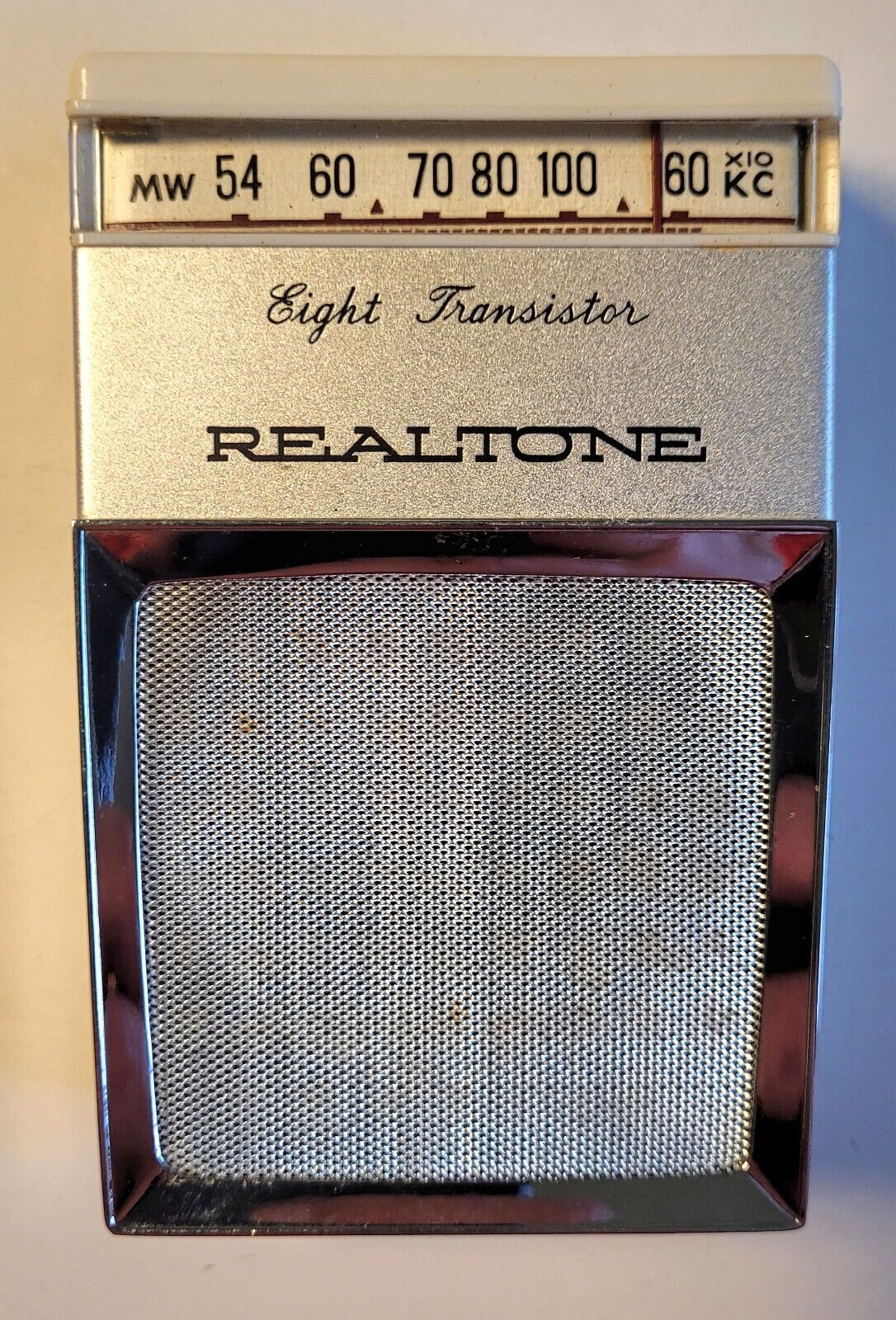 Vintage Realtone 8 Transistor Radio TR-1820 White Silver - Tested Works