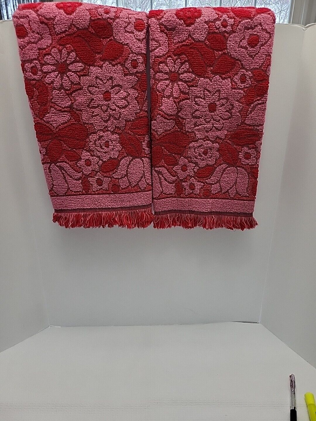 Vintage Callaway Sculpted Red & Pink Bath Towels With Fringe