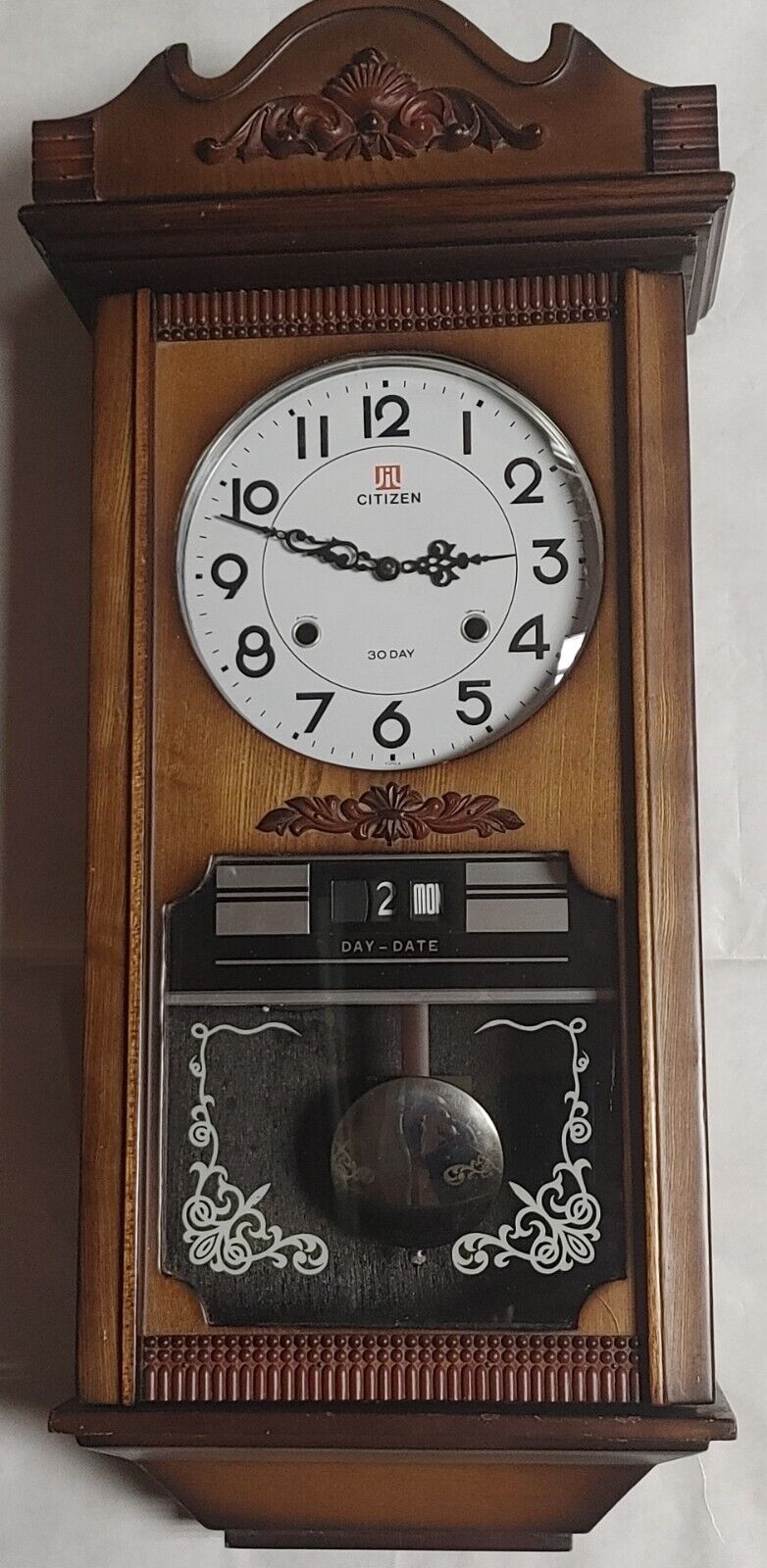 VINTAGE CITIZEN 30 DAY WINDING WALL CLOCK WITH CHIMES,DAY-DATE,MADE IN KOREA.