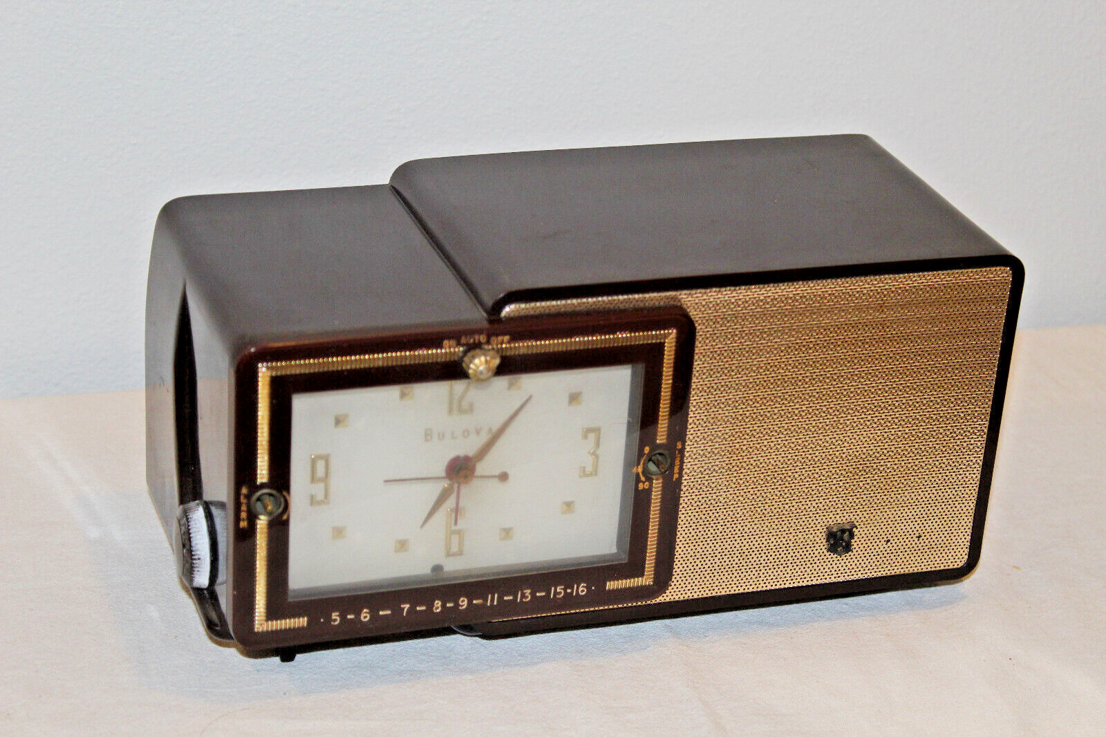 Bulova Model 100 AM Alarm Clock - 5 Tube Radio Bakelite - 1957