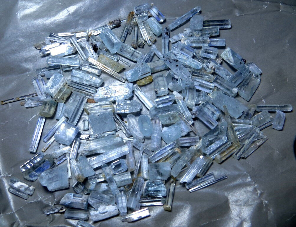 Huge Big Lot 450 cts Aquamarine crystals Lot  send your offer