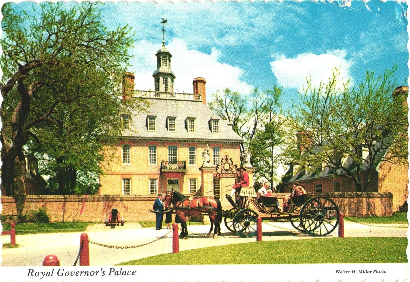 Royal Governor\'s Palace Impressive Mansion in Williamsburg, Virginia Postcard