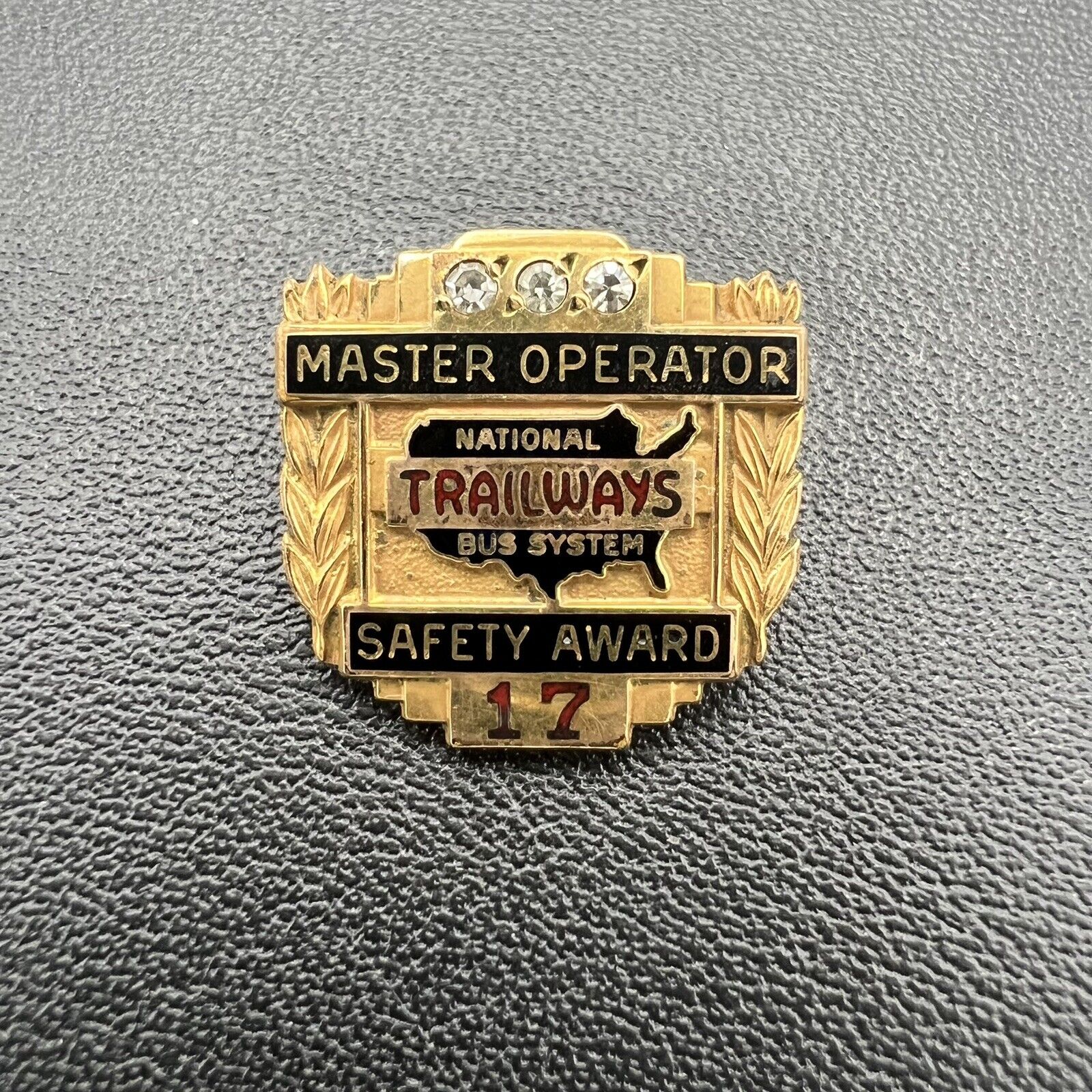 NATIONAL TRAILWAYS 1/5 10K Gold 17 Years MASTER OPERATOR Service Award Pin