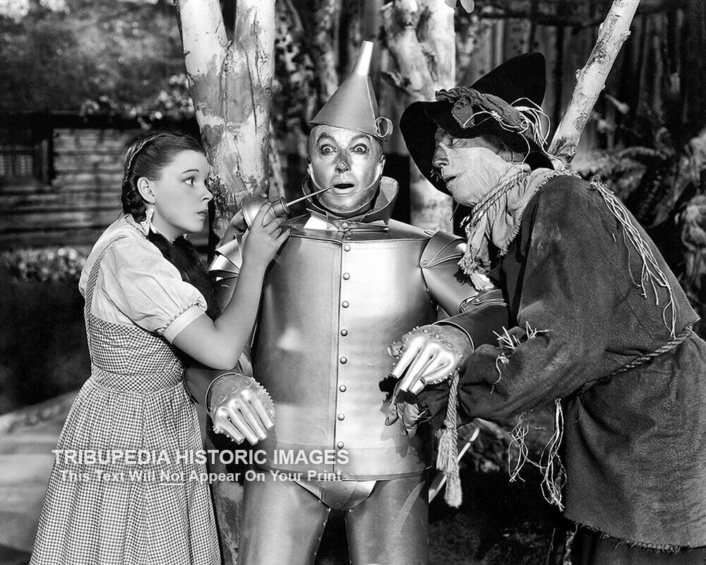 Vintage 1939 WIZARD OF OZ Photo - Dorothy & Scarecrow Repair Tin Man w/ Oil Can