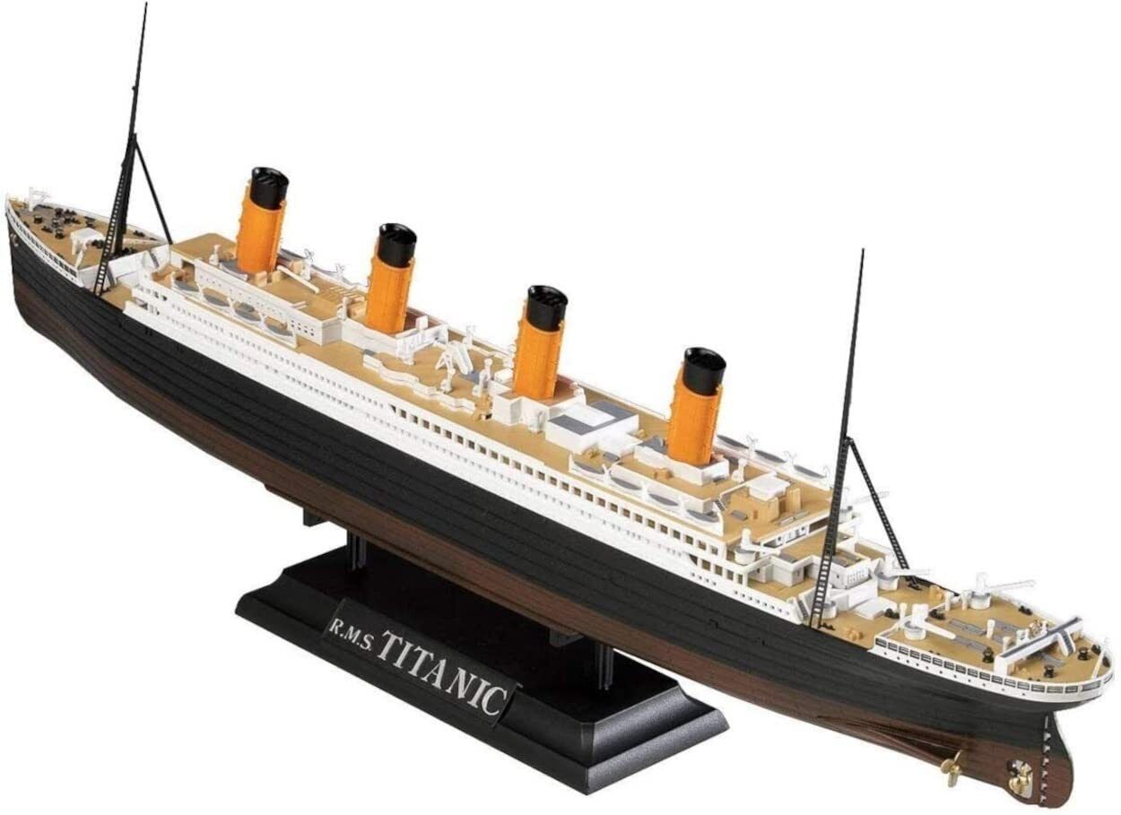 Doyusha 1/700 Awesome Plastic Model No. 22 R.M.S. Titanic LED Set