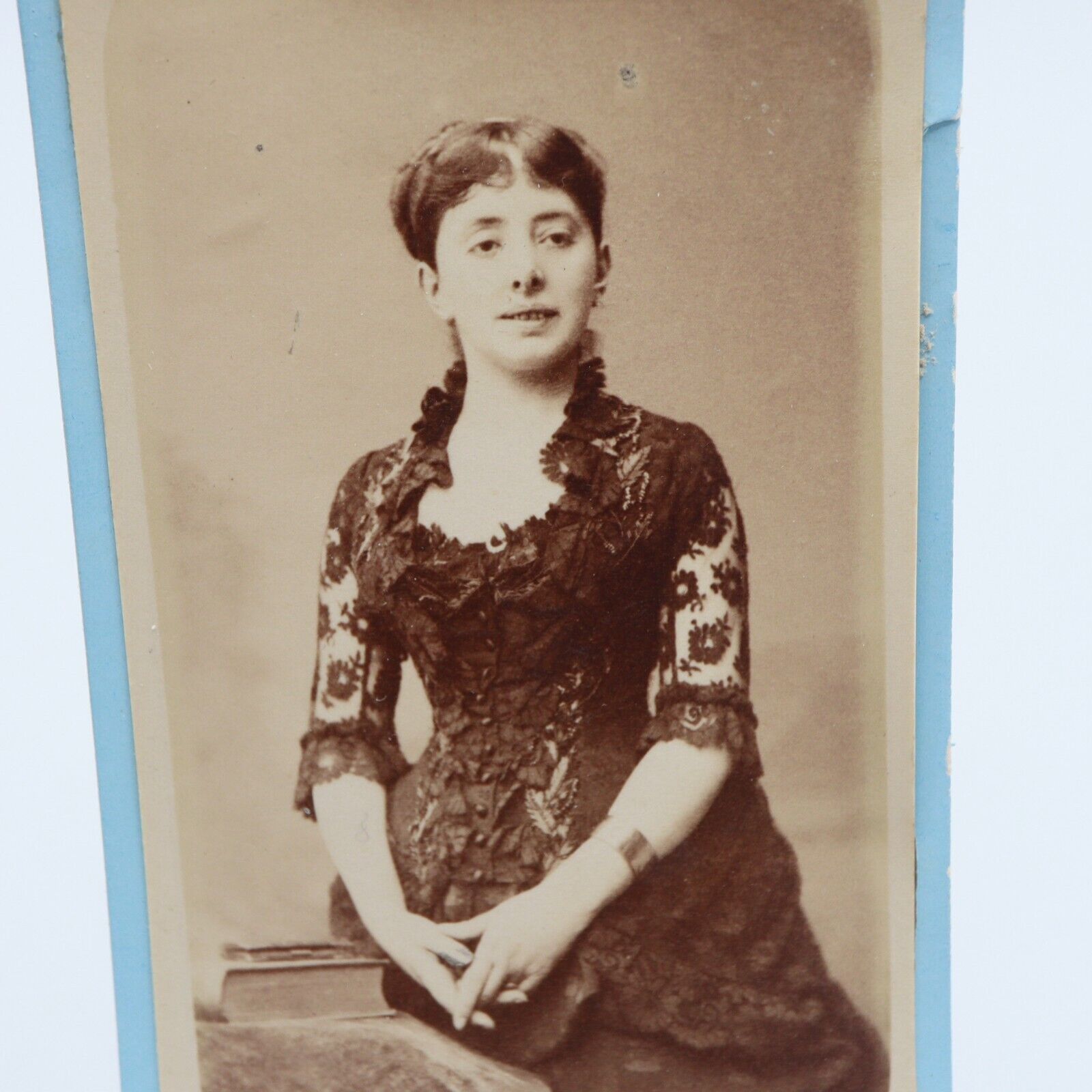 Antique 1800s CDV Photo Beautiful Young Woman Lace Dress Paris