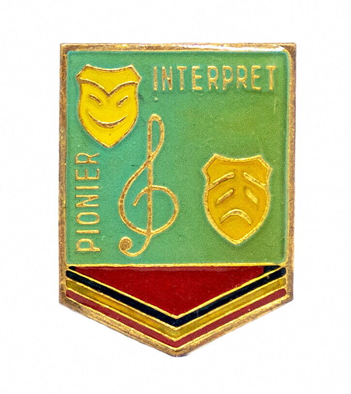 Romania Pin Pioneer Singer Enamel Boy Scout Communist Red Scarf Badge 