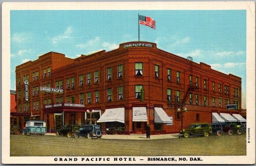 Bismarck, North Dakota Postcard GRAND PACIFIC HOTEL Street View Curteich Linen