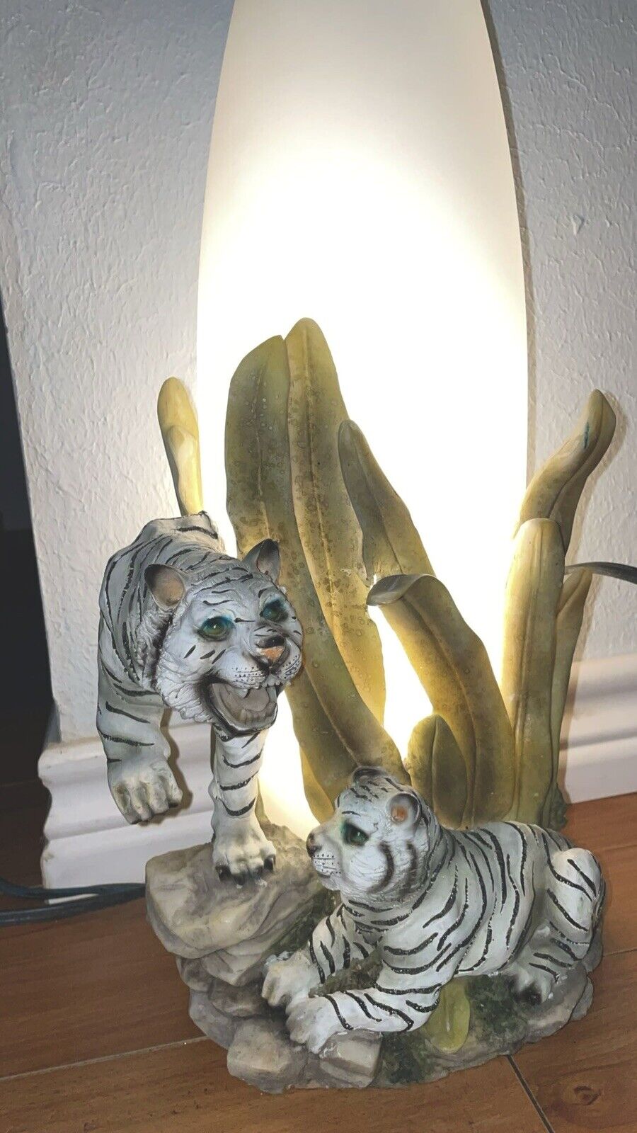 (RARE Vintage )White Tigers Mom & Cub Jungle Theme Table Lamp