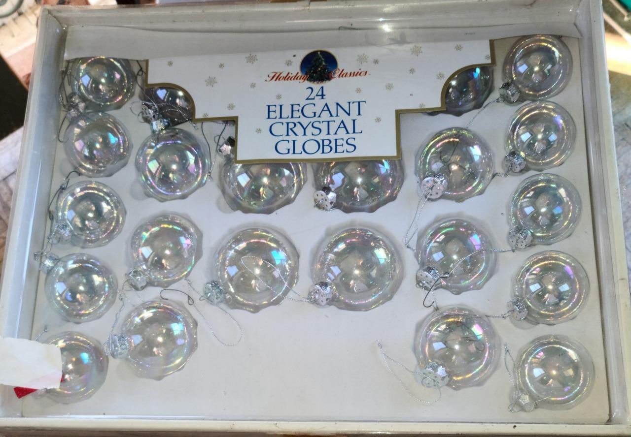 Nice Box of Elegant Handblown Crystal Globe Ornaments – VGC– 24 GLOBES BEAUTIFUL
