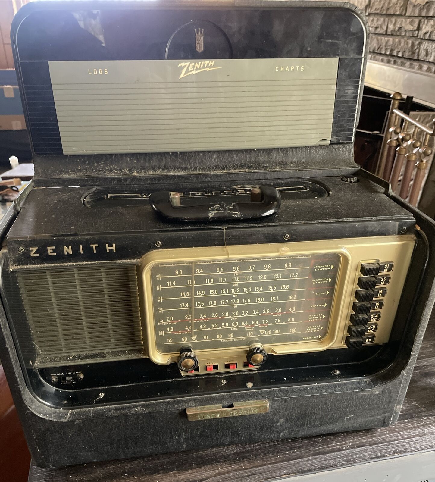 1950s Vintage Zenith Trans-Oceanic Wave Magnet Radio A600 w/ log book Works