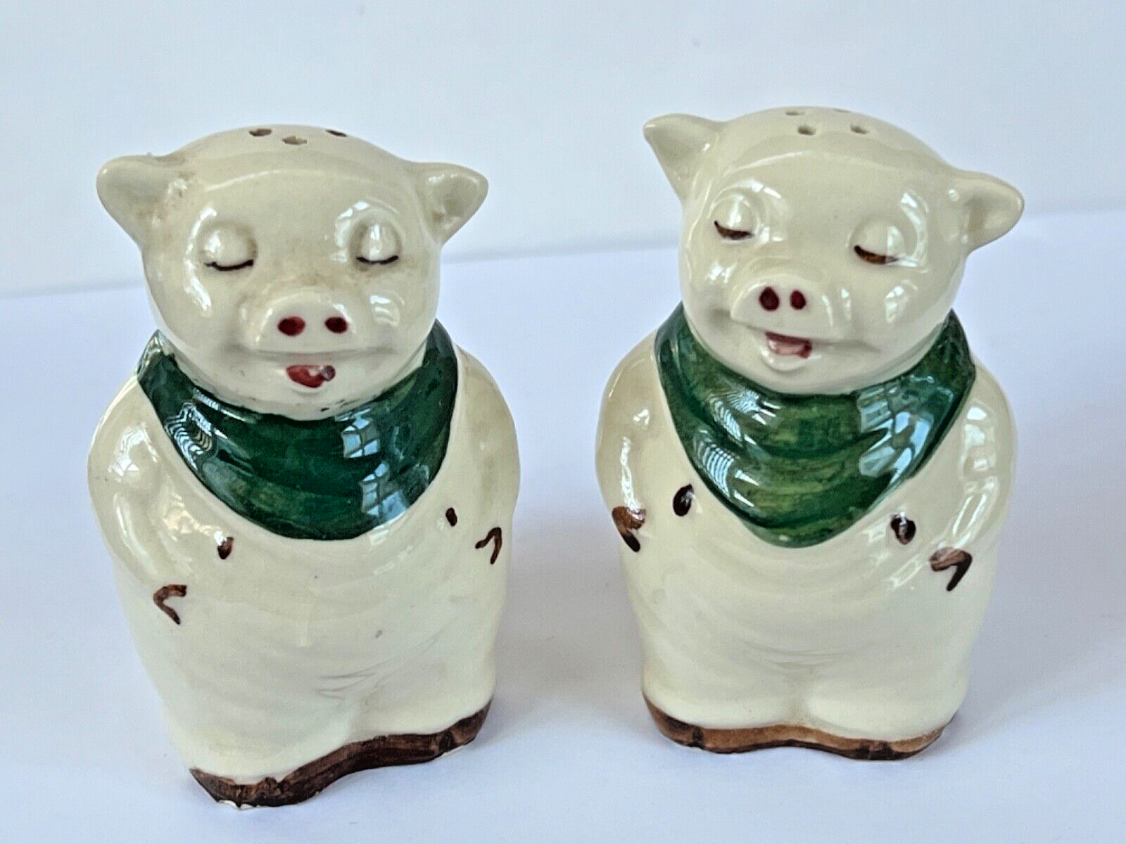 Vintage SHAWNEE Pottery SMILEY PIG GREEN SCARF Salt & Pepper Shakers -3