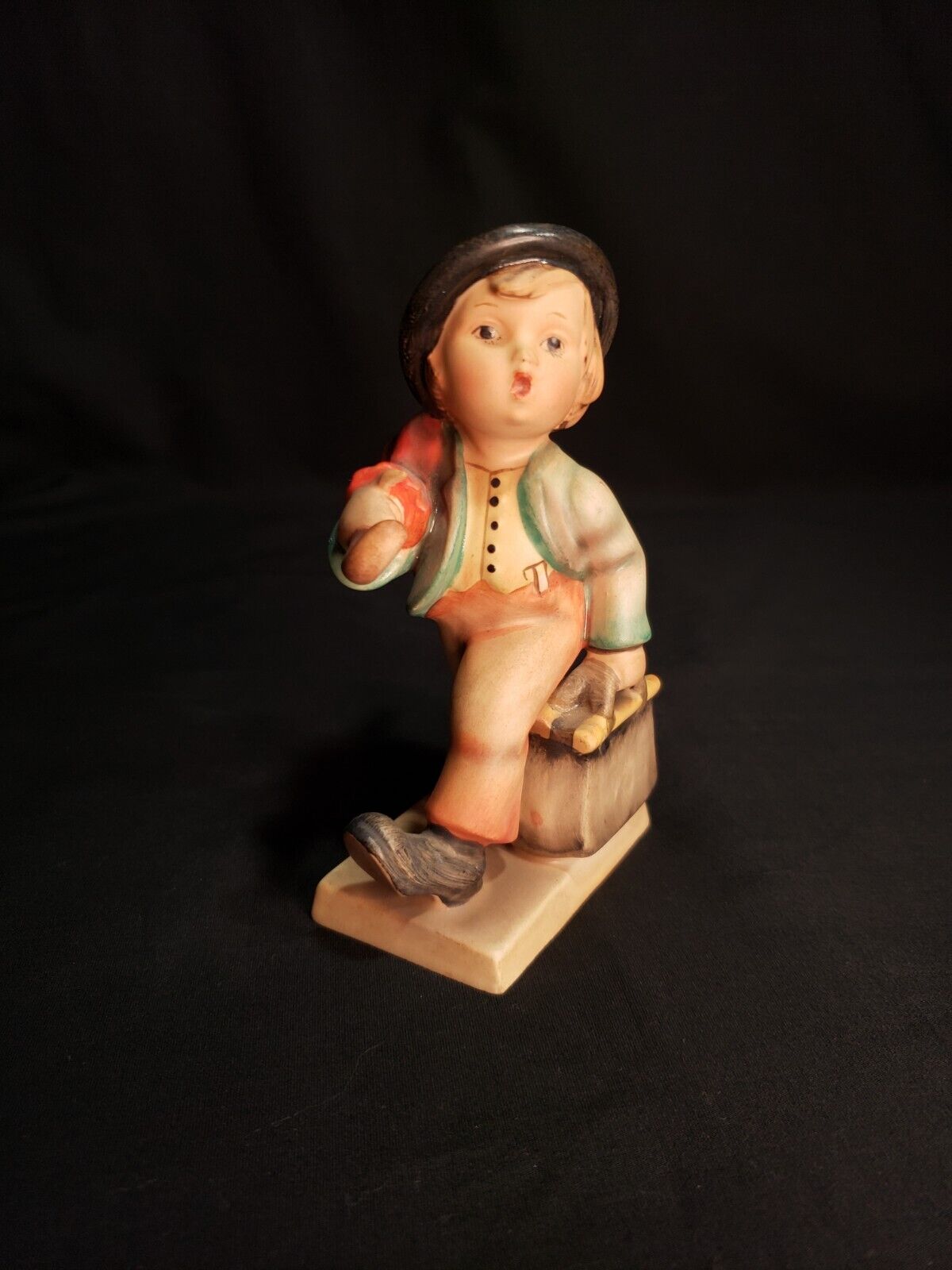 Goebel Hummel 11 Merry Wanderer Figurine 4 1/2\