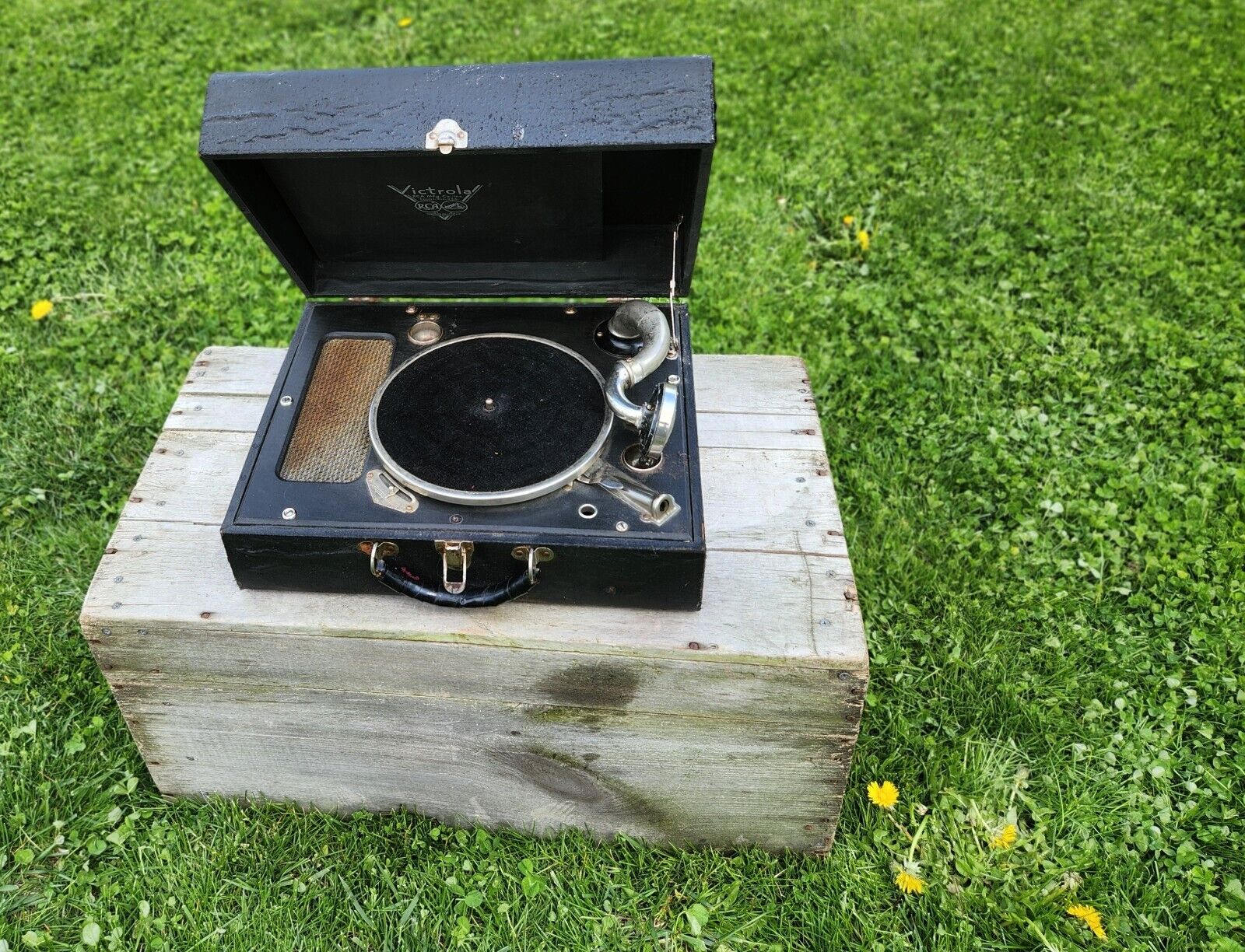 RCA Victor Model 2 Portable Suitcase Phonograph