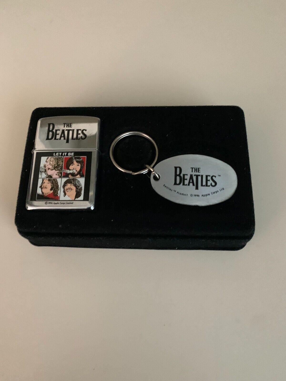 Zippo Vintage The Beatles LET IT BE Lighter & Keychain in Tin Case