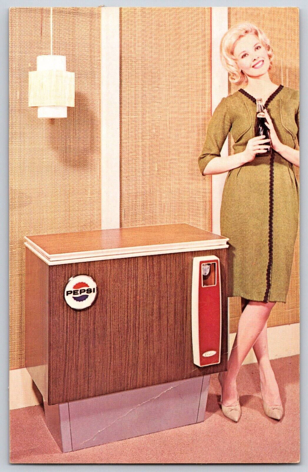 Pepsi Cola Postcard Compact Soft Drink Vendor w/ Woman Model Soda c1960\'s Scarce