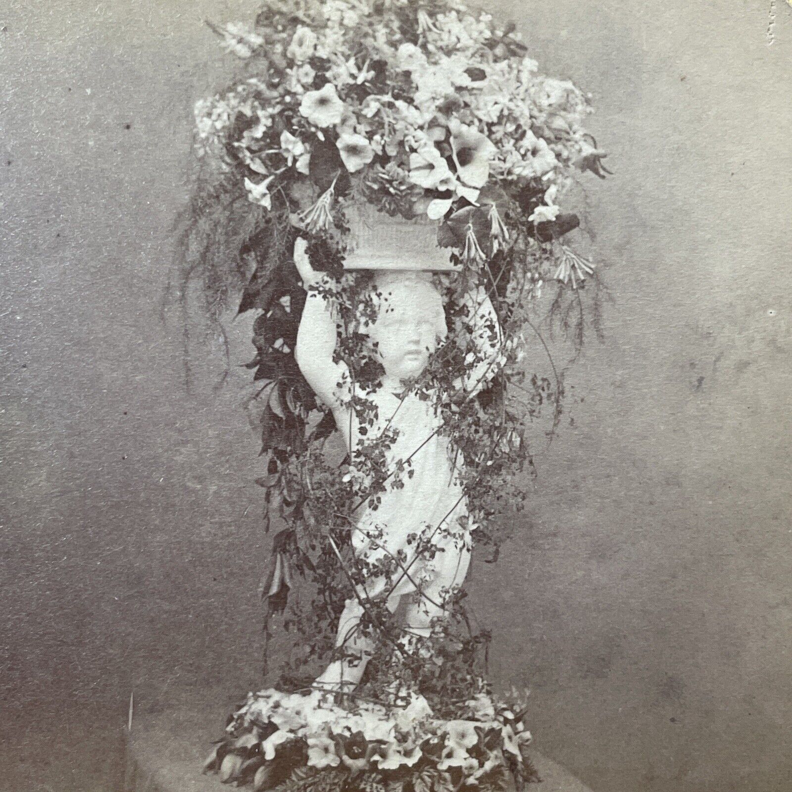 Antique 1870s Cherub Vase Holding Funeral Flowers Stereoview Photo Card V1755