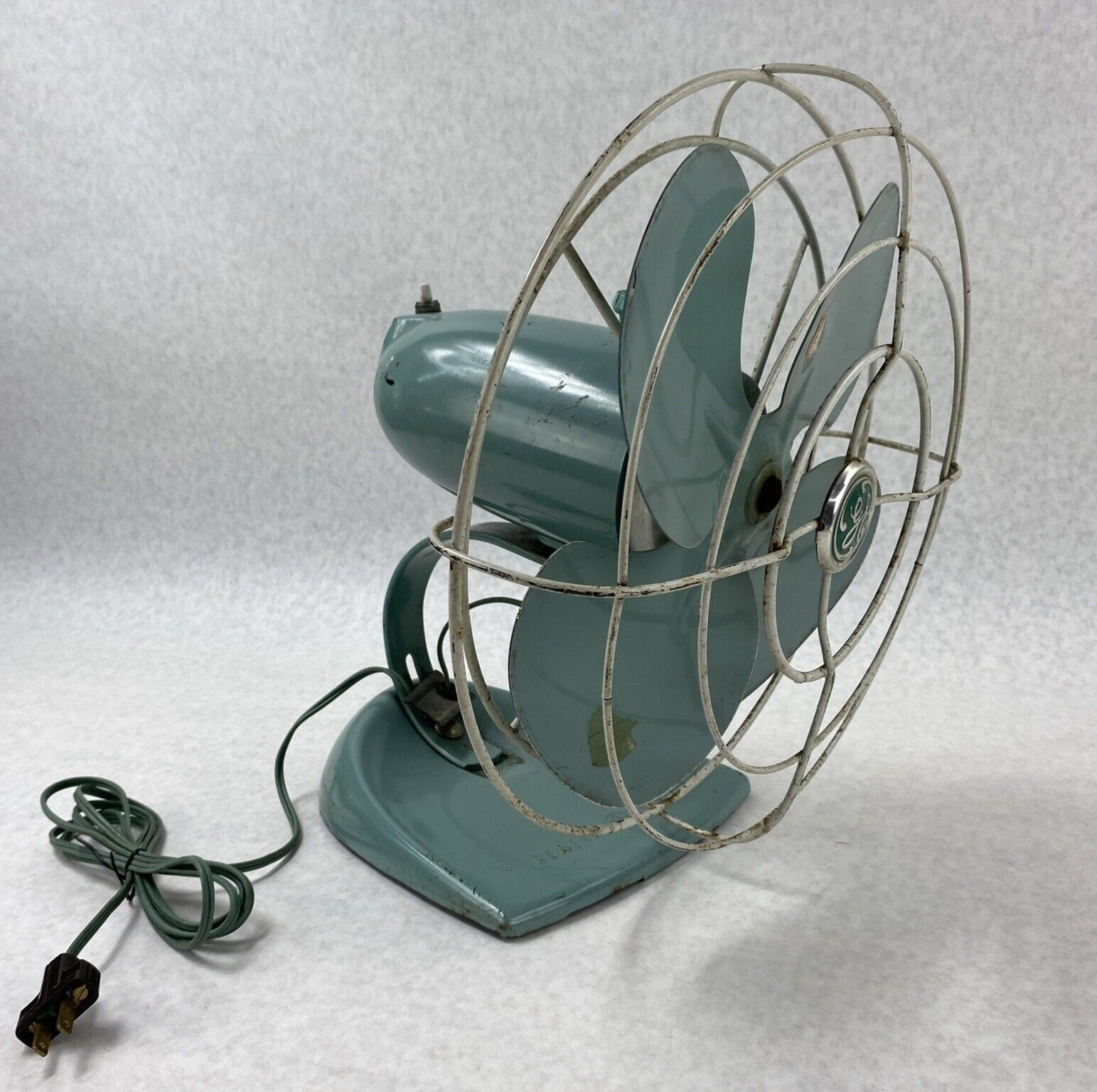 Vintage GE General Electric F17S125 Two Speed Oscillating Fan Teal