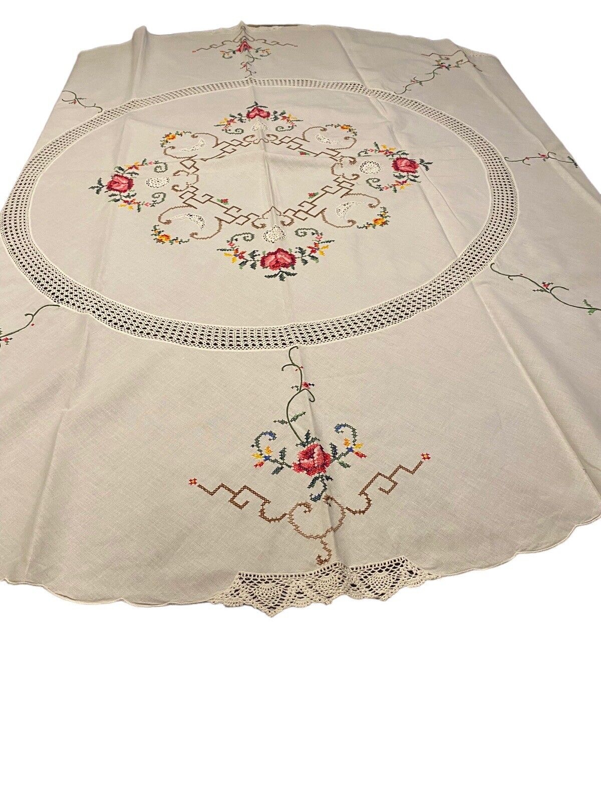 Vintage Needlepoint Round Floral Tablecloth Scallop Edges Lace 62” Stunning