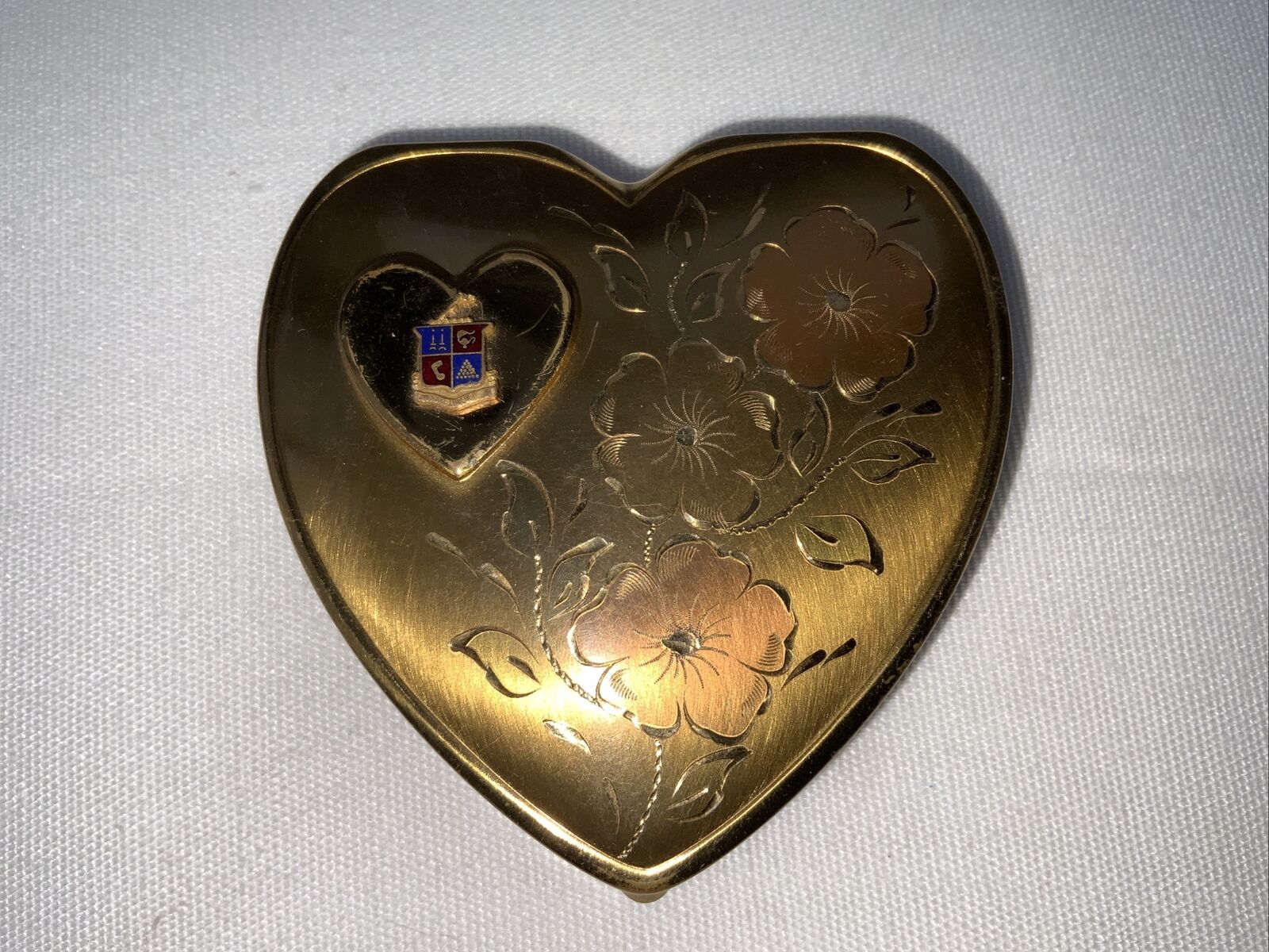 Vtg. Hingeco Trueart Creations Gold Tone Rose Gold Heart Shaped Compact USA