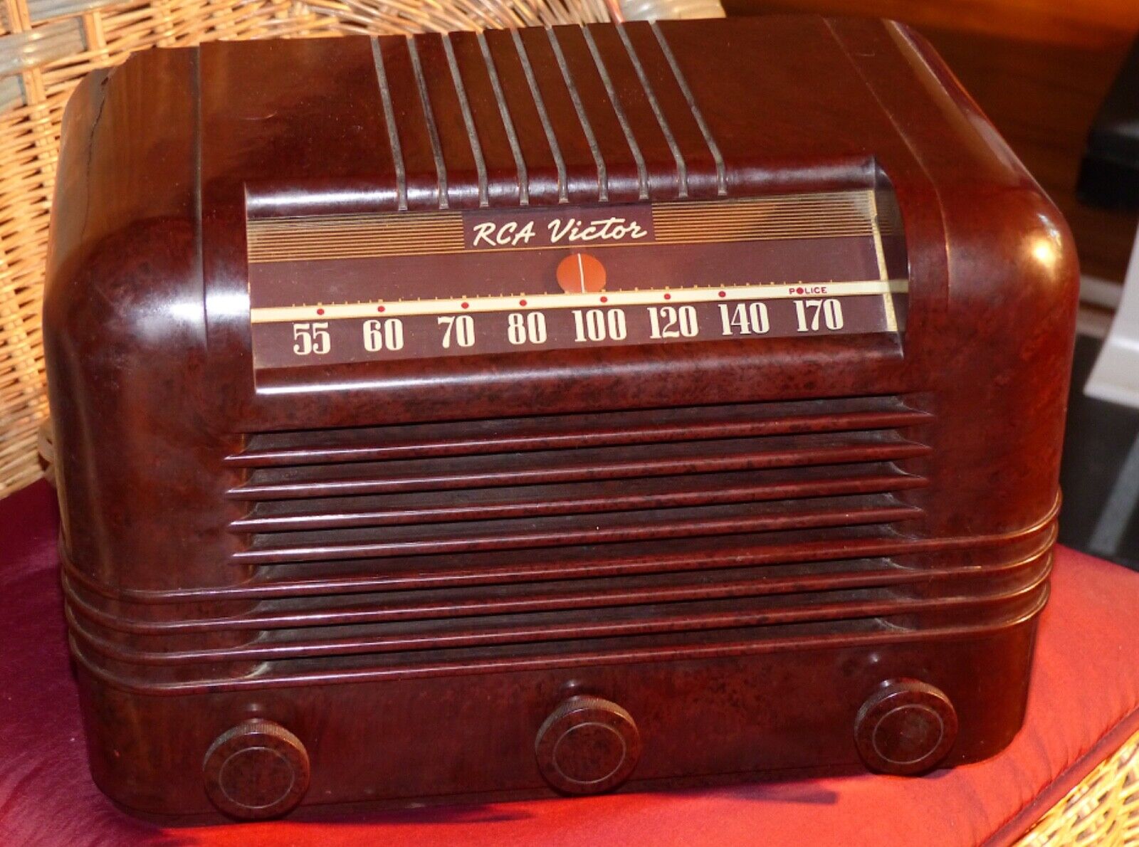 RCA 6 Tube AM Table Radio 1943