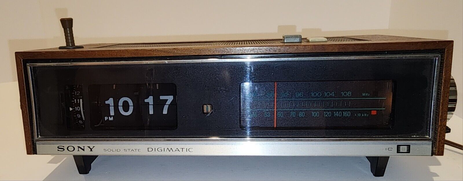 Sony ICF-C670W Digimatic AM FM Flip Clock radio Vintage Read Description.