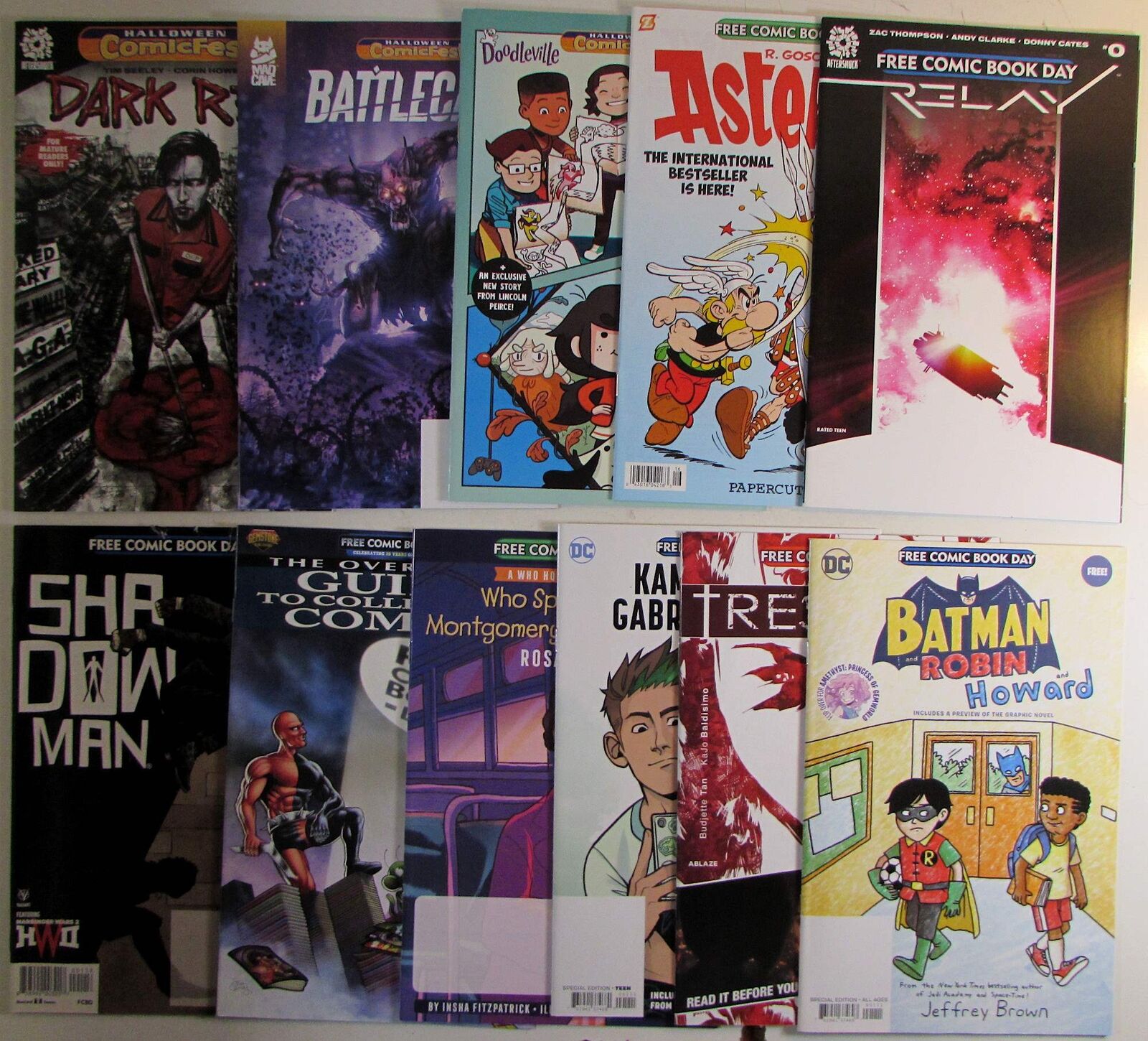 FCBD/ComicFest Mixed Lot 11 #Dark Red 0,Asterix,Overstreet,Batman,... Comics