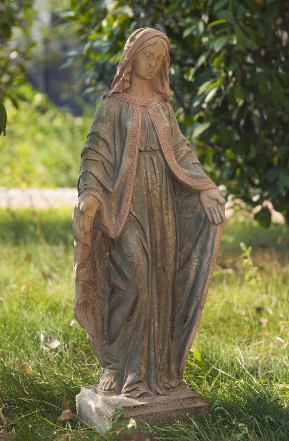 Virgin Mary 31.1”H Garden Sculpture Catholic Church Home Decor Indoor & Outdoor