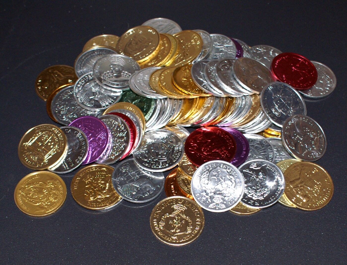 LOT OF 1000 ASSORTED NEW ORLEANS MARDI GRAS PARADE DOUBLOONS 1970\'S-1980\'S