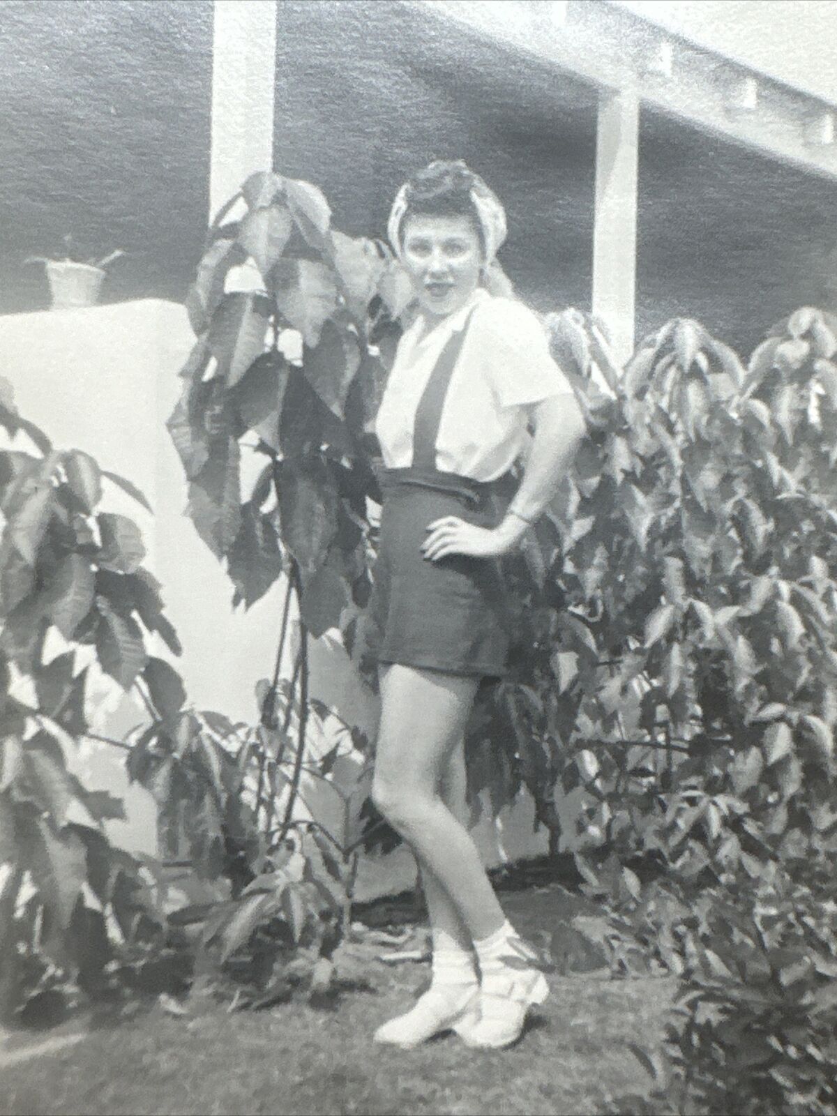 1040s VINTAGE PHOTO Pinto Girl in Garden With Lush Plants Sexy ORIGINAL snapshot