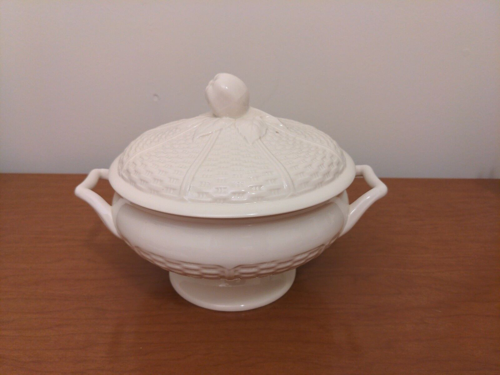 Wedgewood Willow Weaver Tureen with Cover- No Crazing/ No Chips/ No Use Marks