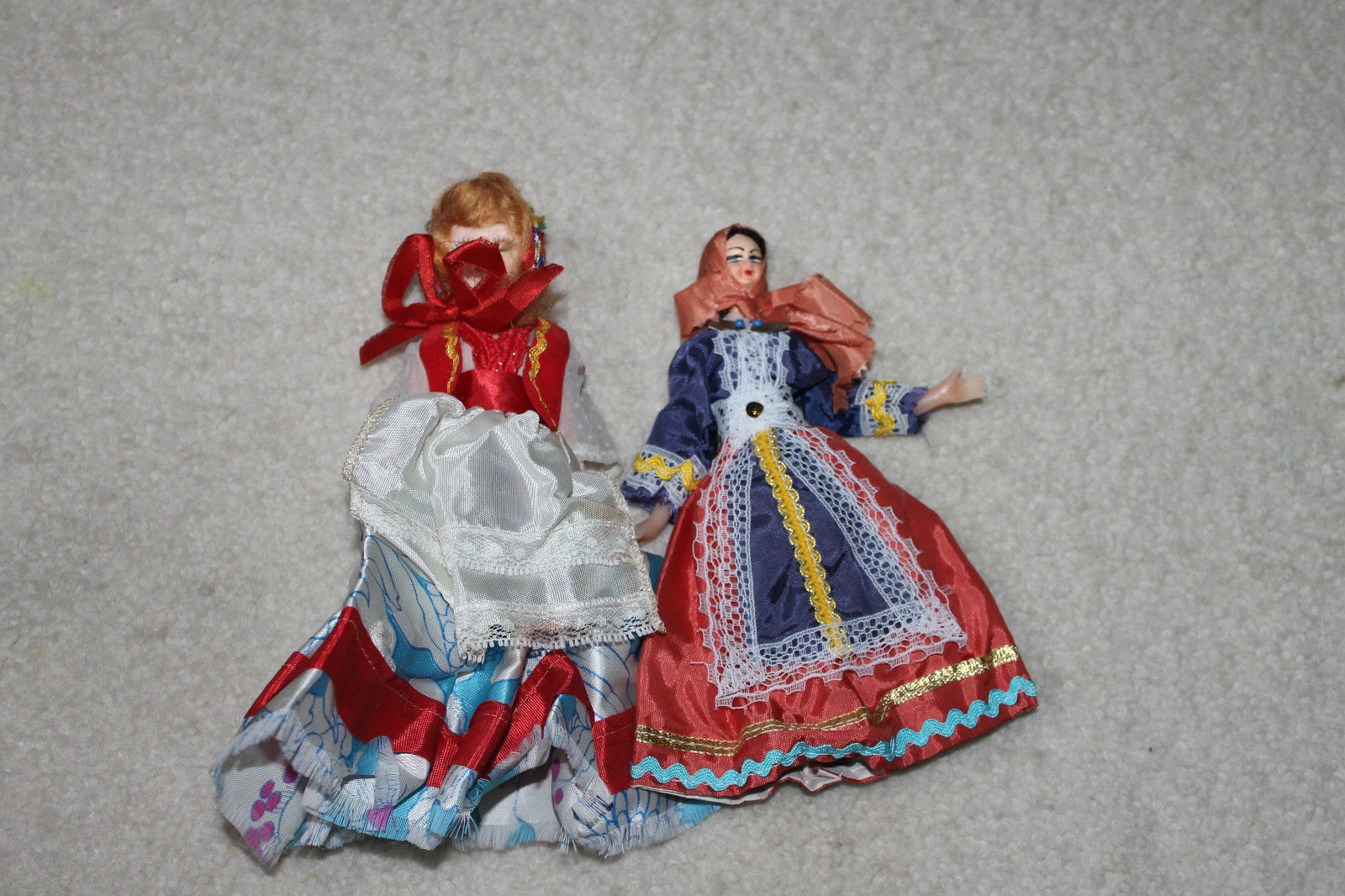 two Vintage / Antique toys: dolls - 8\