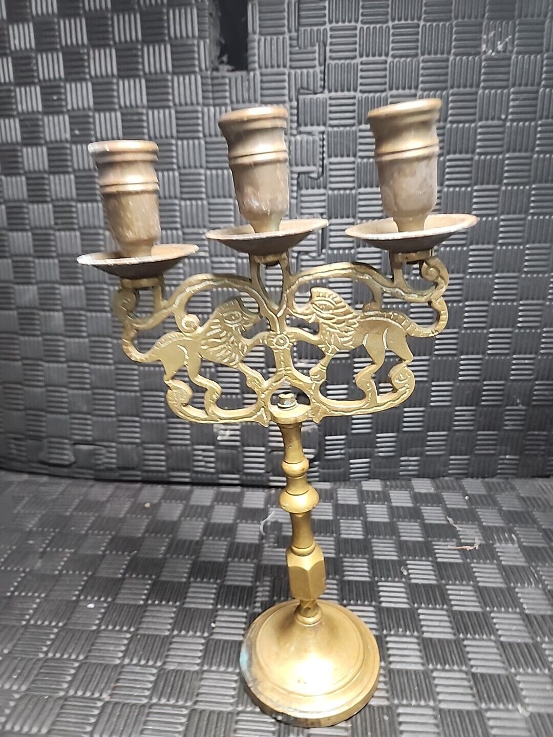 VINTAGE HEAVY SOLID BRASS TWIN LIONS 3 CANDLES CANDLE HOLDER CANLEABRA