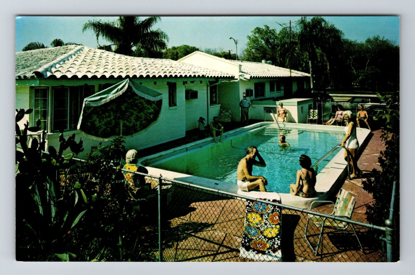 Sarasota FL-Florida Rhoads Motel Pool Scene Antique Vintage Souvenir Postcard