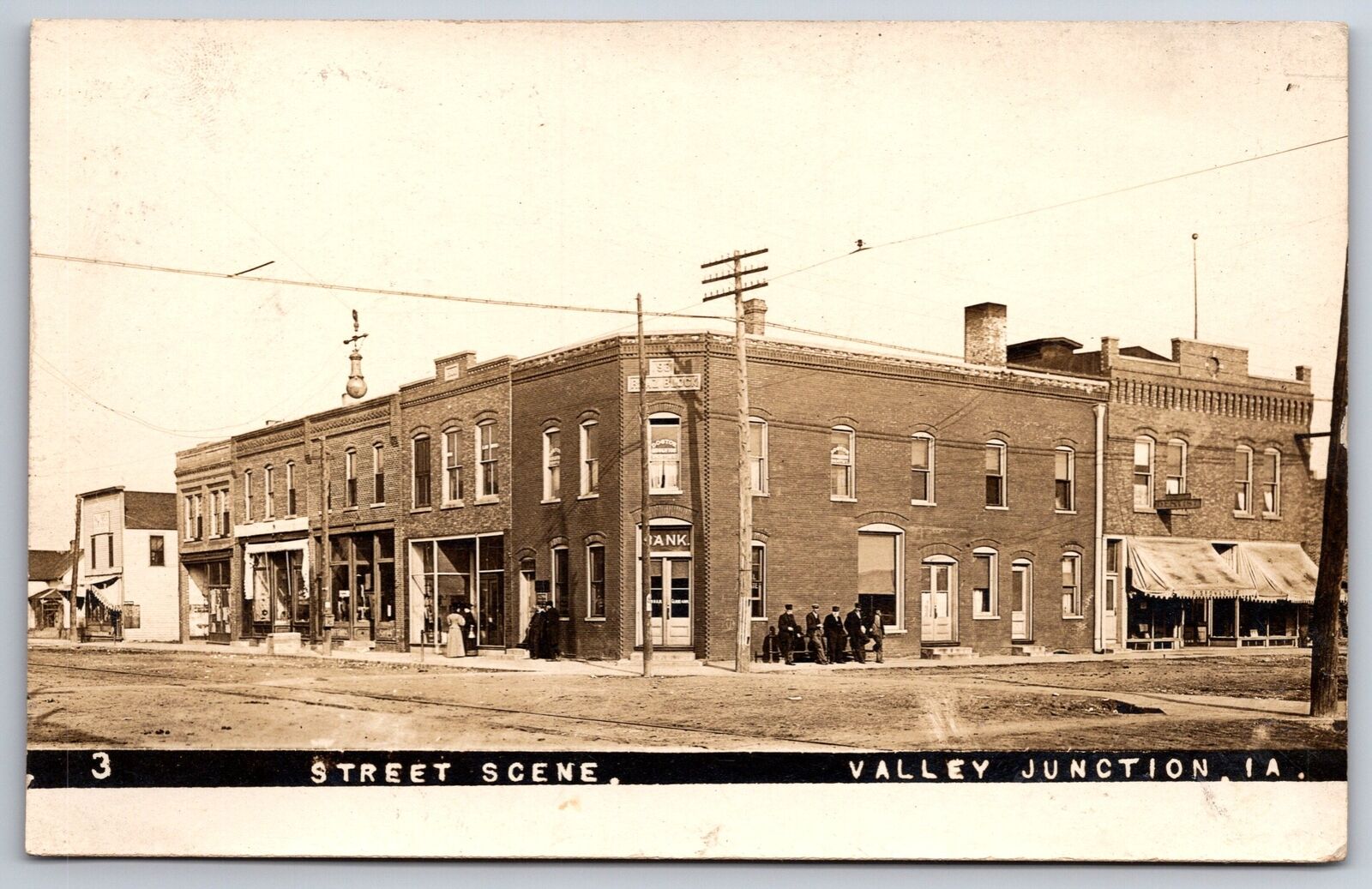 Valley Junction~West Des Moines~Showalter~5 Men on Railing~Corner Bank~1911 RPPC
