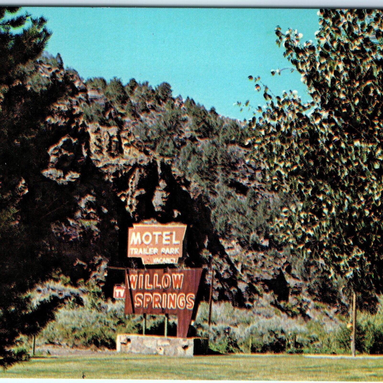 c1970s Bridgeport, CA Willow Springs Motel Trailer Park Unused Postcard Cali A91