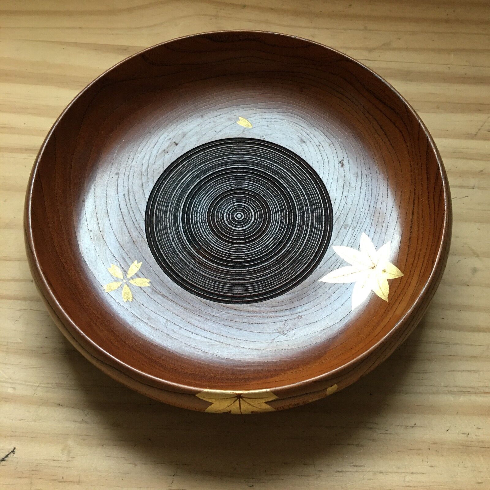 A superb Vintage Chinese / Japanese Carved Wooden Low Bowl d. Golden Leaves 8\