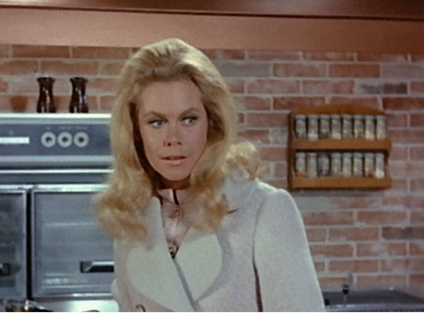 Elizabeth Montgomery in Classic TV Show BEWITCHED Picture Photo Print 8\