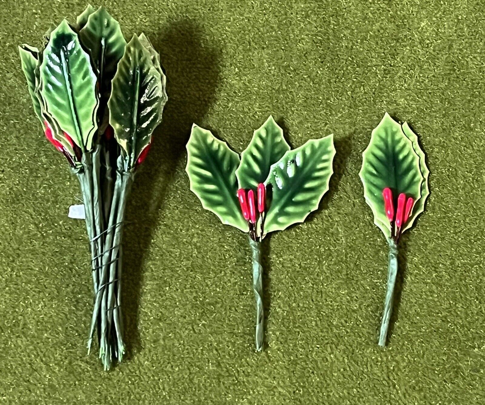 1 Pack 36 Vtg Lacquered Holly Leaves/Red Berry Wired Stems Millinery Xmas Picks