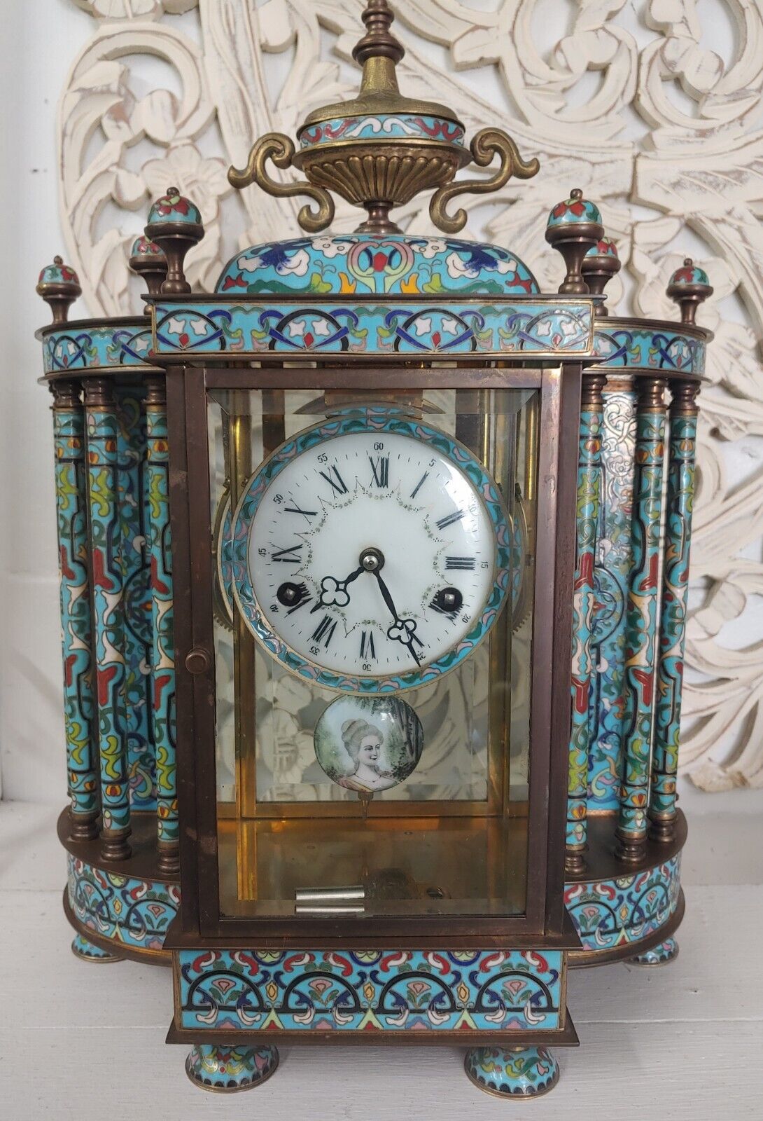 BEAUTIFUL. Antq.  CHINESE CLOISONNE & Brass  MANTEL CLOCK - EXC COND & WORKS