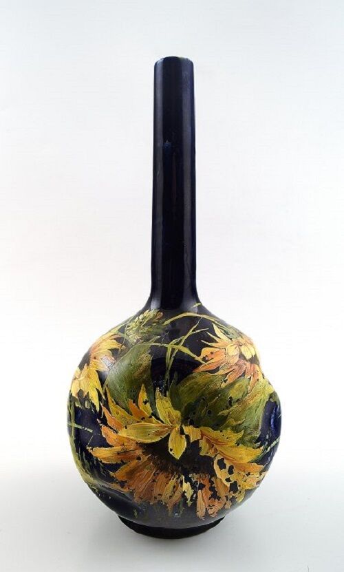 Art nouveau Rörstrand narrow-neck vase in earthenware. Early 20c.