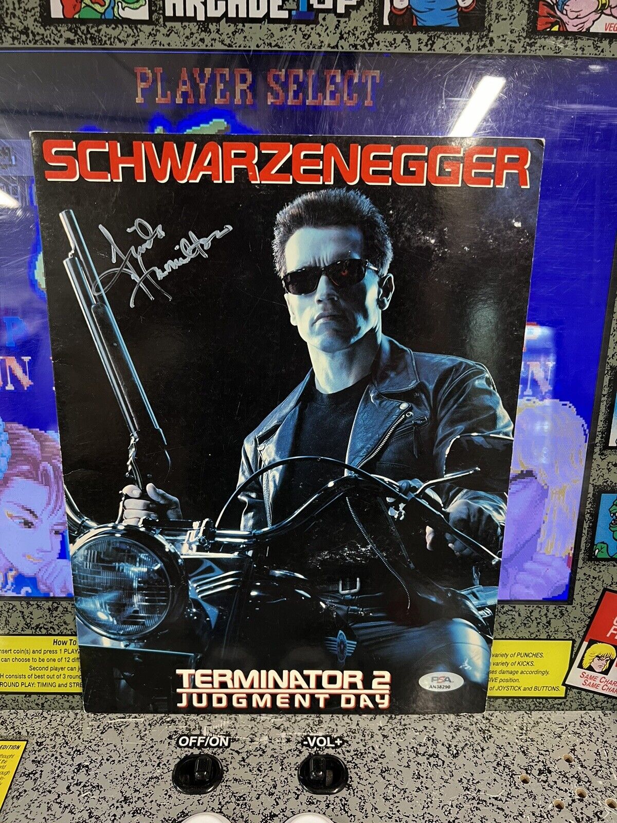 T2 Linda Hamilton Signed Autographed Terminator 2 9x12 Folder PSA/DNA