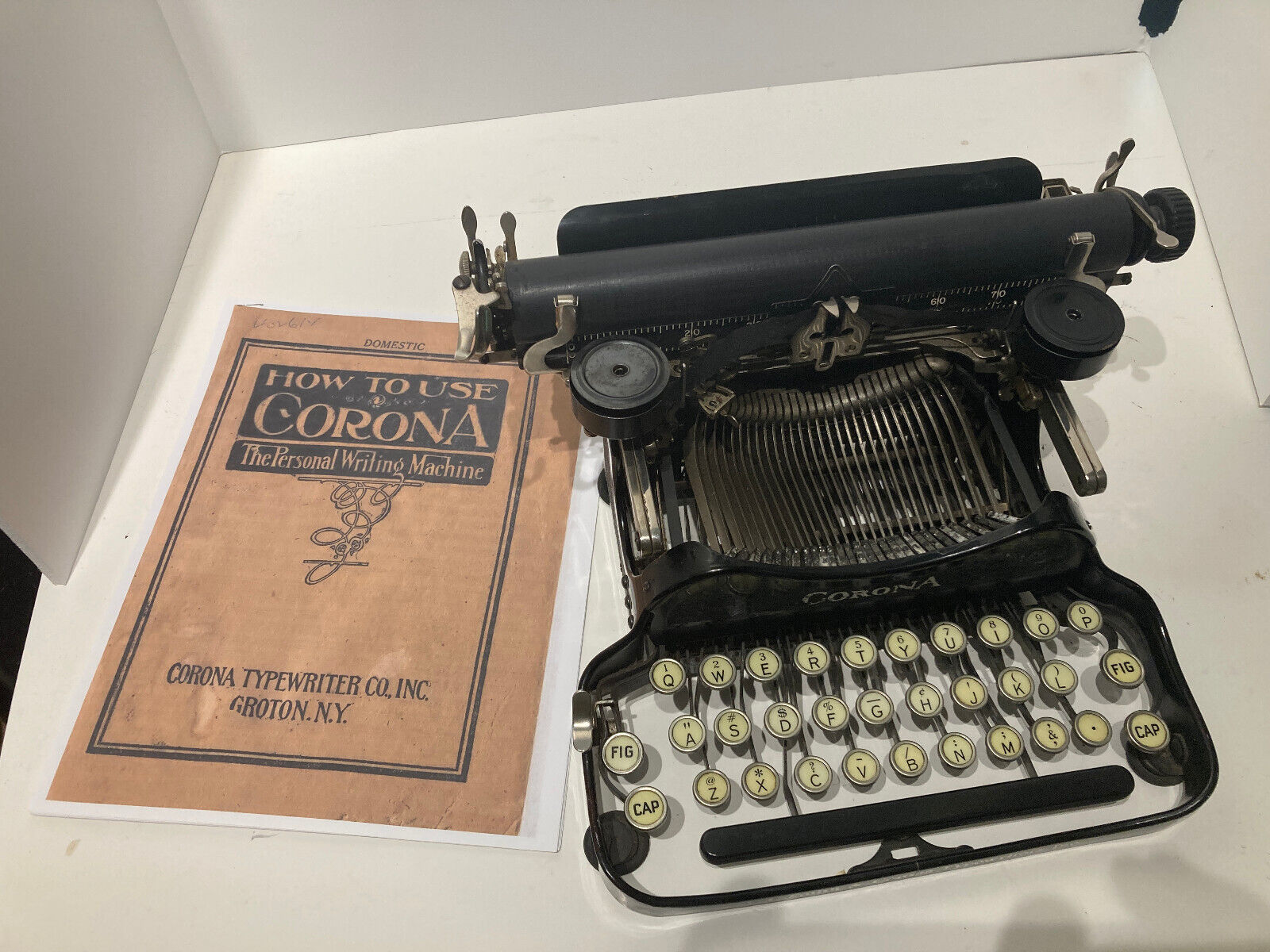 Smith Corona Typewriter Company, Inc. Typewriter Manual SN: 682303 ~ 1935