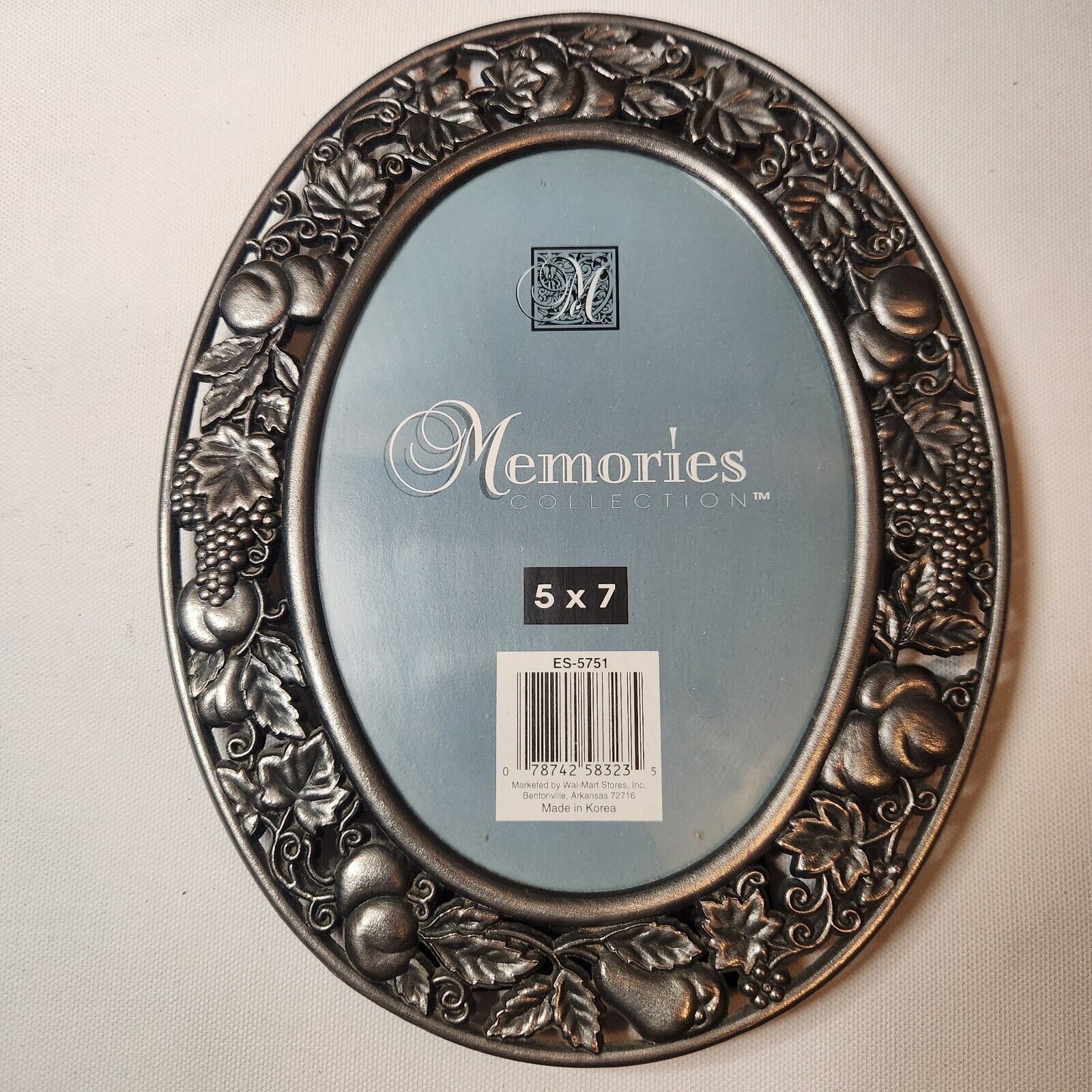 Vtg Oval Metal Picture Frame Grapes Pears Fruit & Leaves Vines Pewter 5x7 Easel