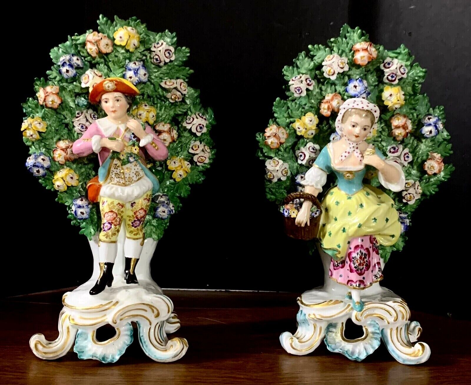 Antique English Chelsea Porcelain Figurine Couple, XVIII C, 9.5 x 4.5 in.
