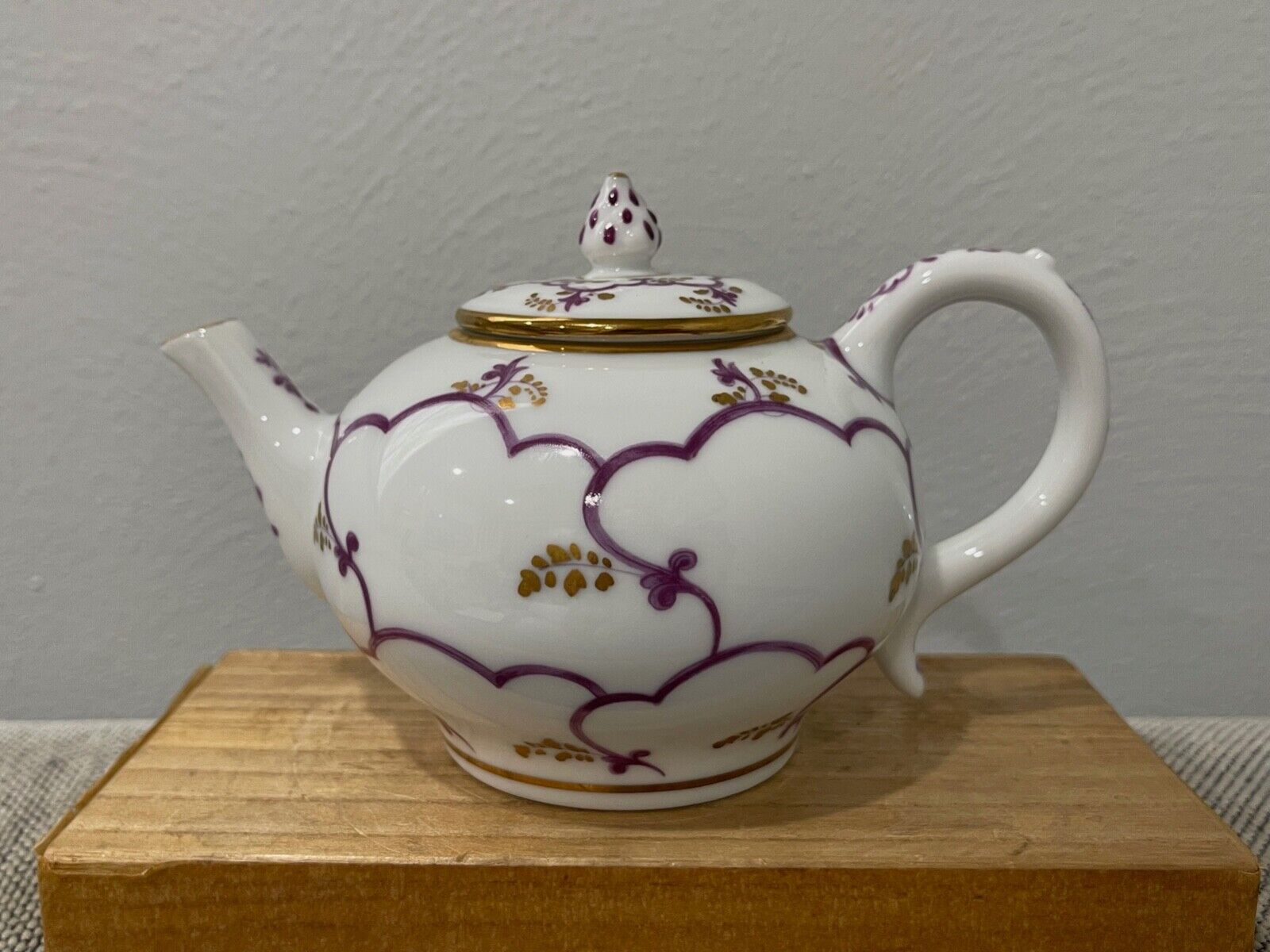 1985 Franklin Mint Victoria and Albert Museum Porcelain Venice Miniature Teapot