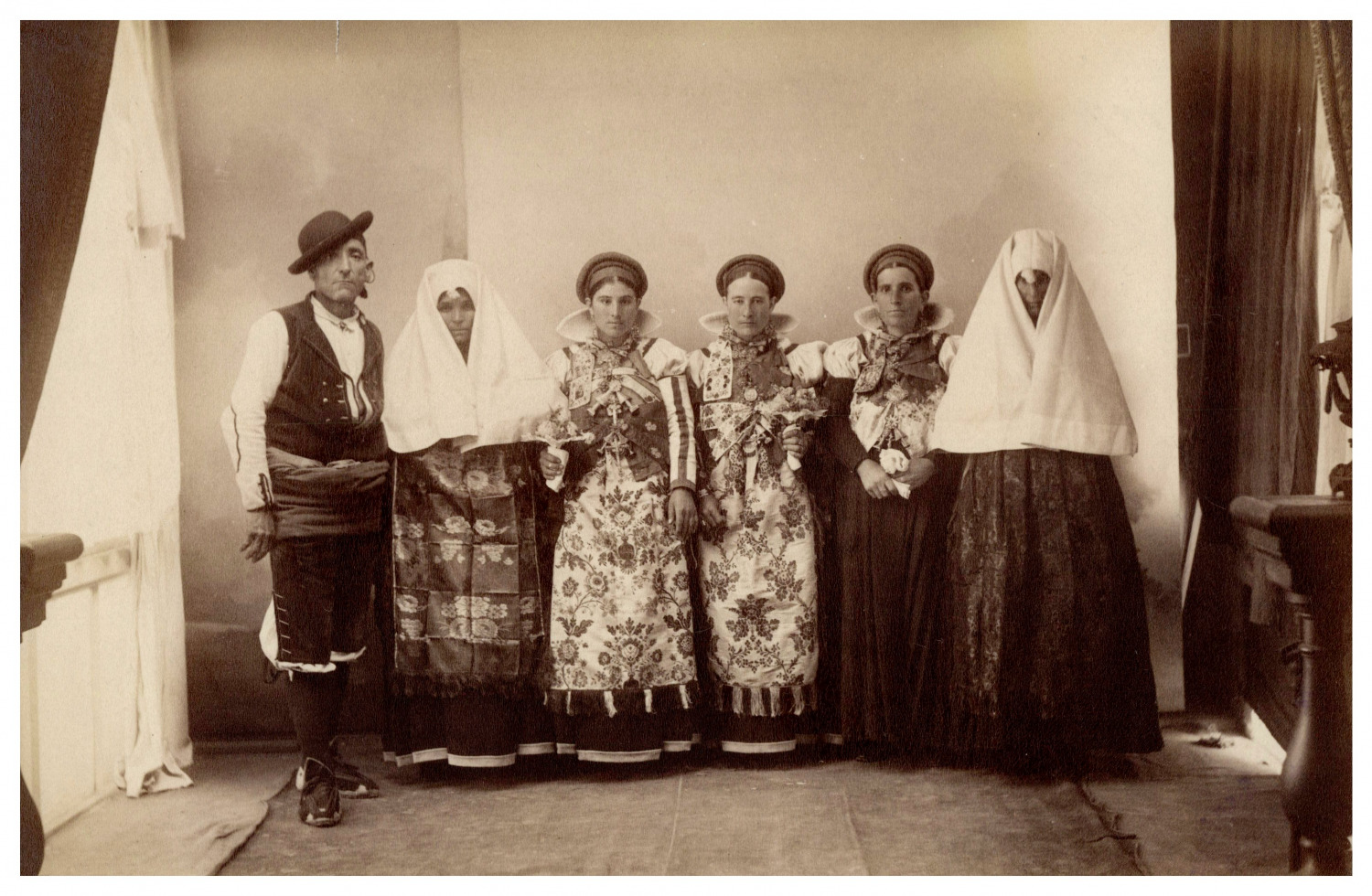 Spain, traditional Huesca costumes, Esplugas (Valencia) vintage print, Ti