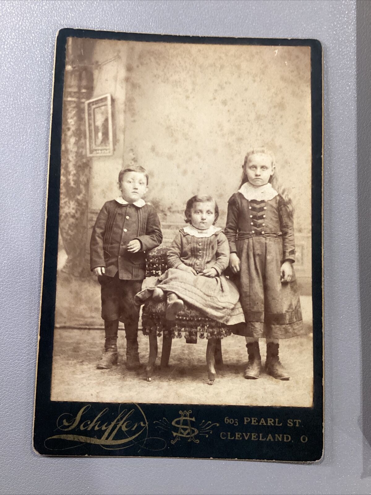 1870-1890’s Cleveland Ohio Schiffer Studio Cabinet Card Photo 3 Children Pose